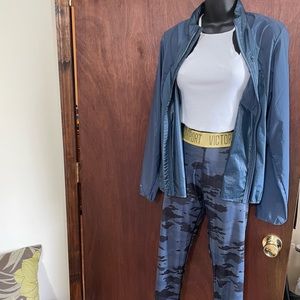 Set Victoria secret legging :under armour jacket: Zara crop top